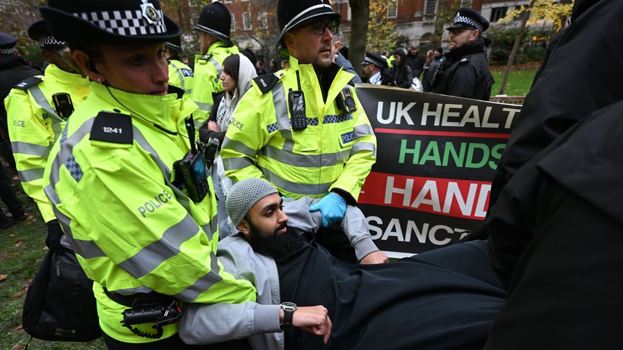 Palestine Action grubuna polis müdahalesi!