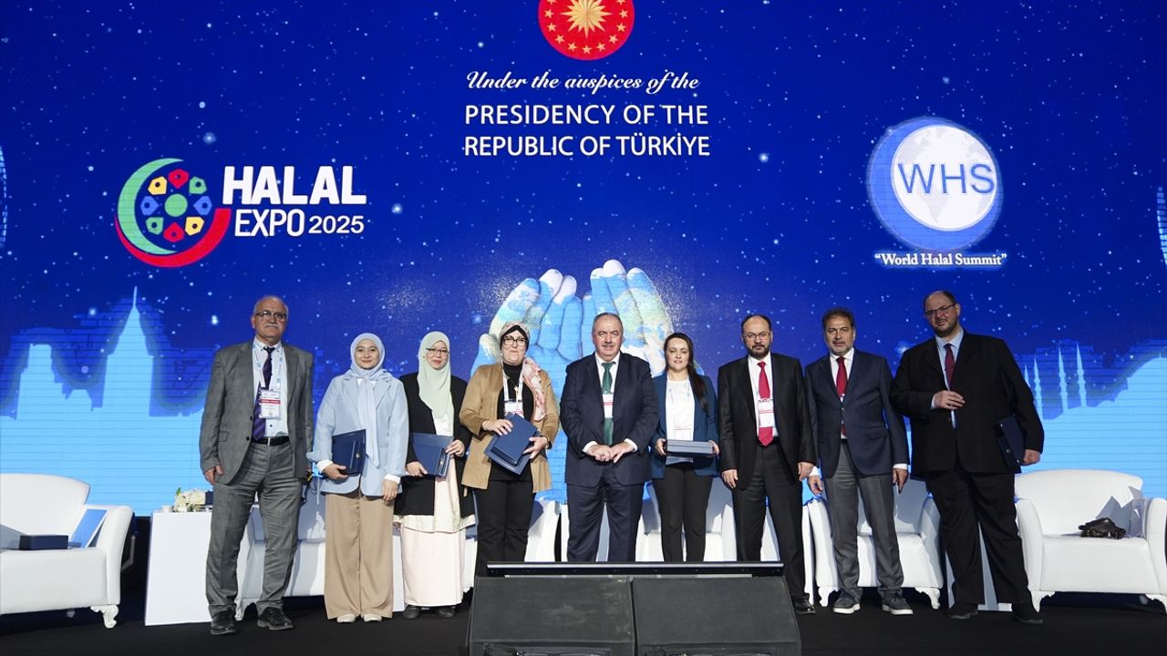 11. Dünya Helal Zirvesi ikinci gün oturumlarıyla devam ediyor