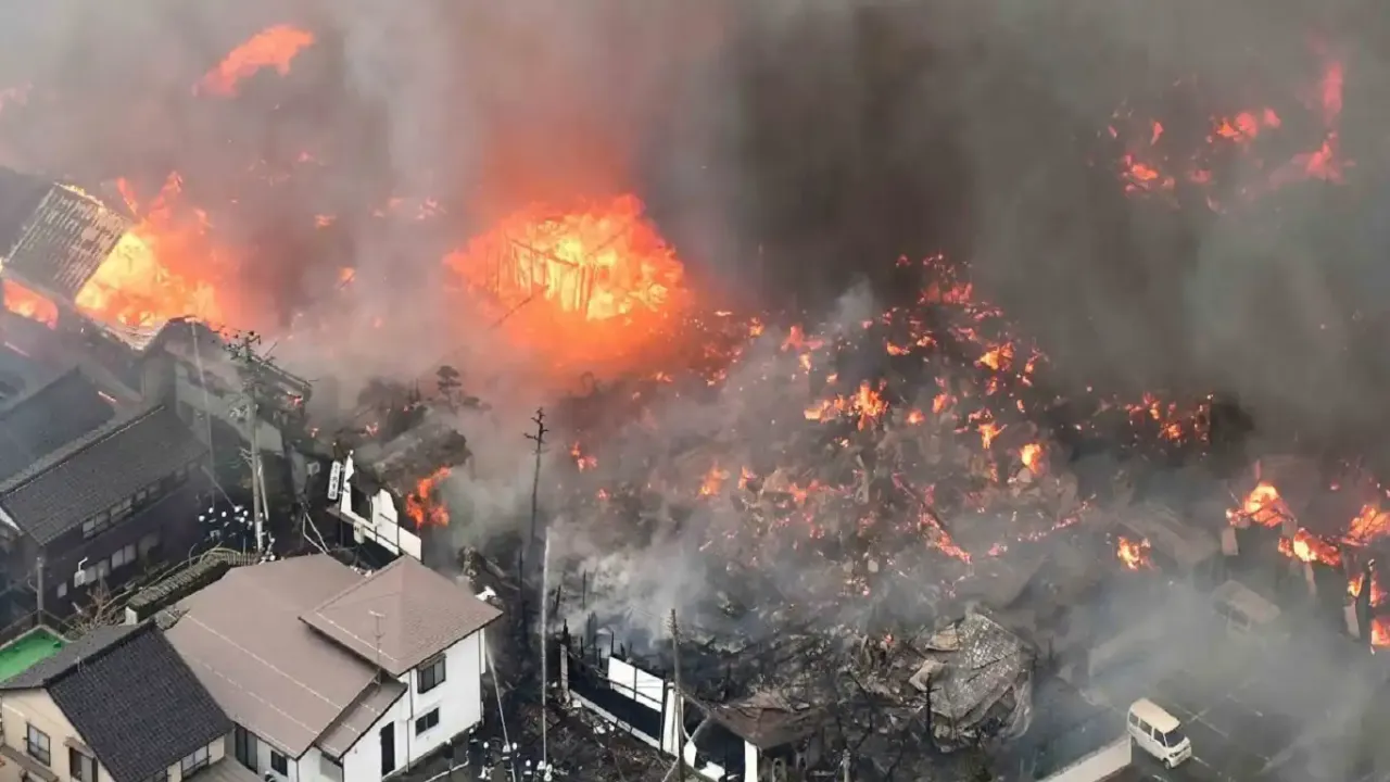 Japonya’da yangın: 170’in üzerinde bina zarar gördü