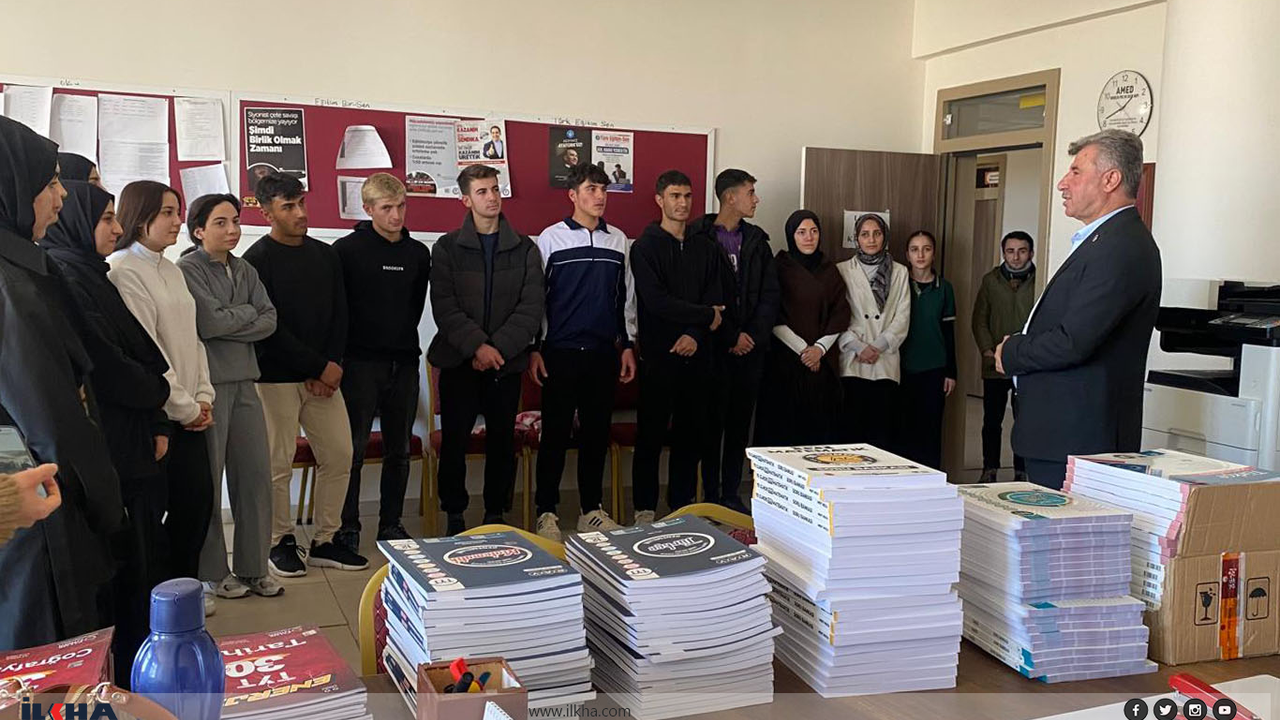 HÜDA PAR'lı Belediye Başkanından üniversite adaylarına ücretsiz kaynak kitap desteği