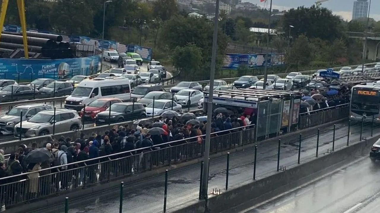 İstanbul'un arızalı metrobüs çilesi: Yine arıza yine yoğunluk!