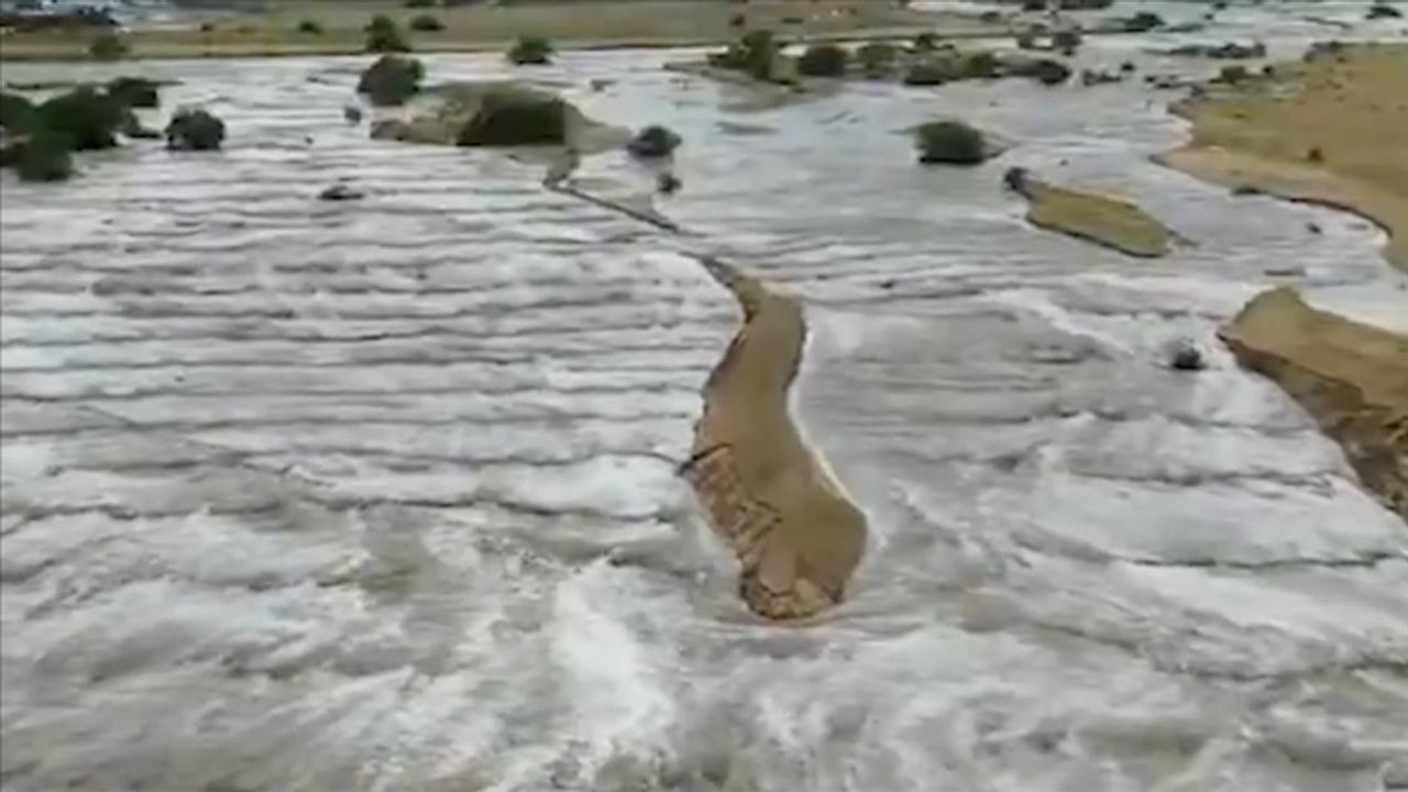 Mekke'de dünden beri devam eden yağışlar sele yol açtı