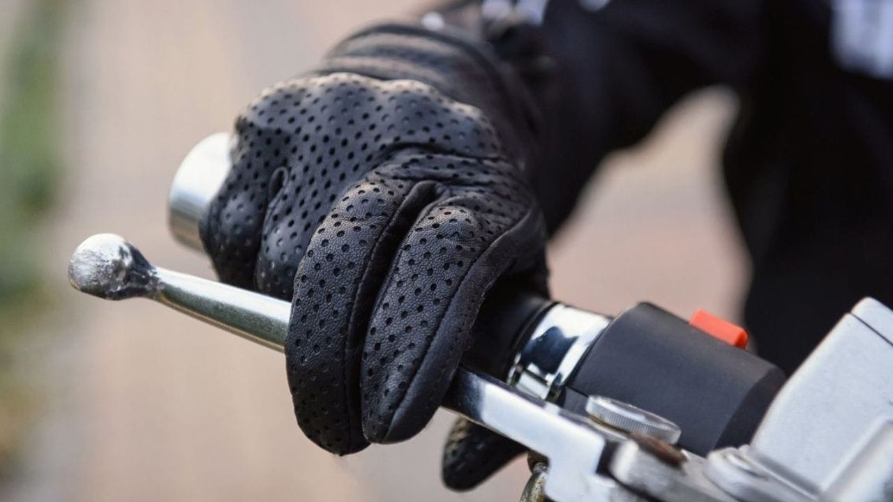 Son dakika: Motosikletlerde "koruyucu eldiven" zorunluluğu
