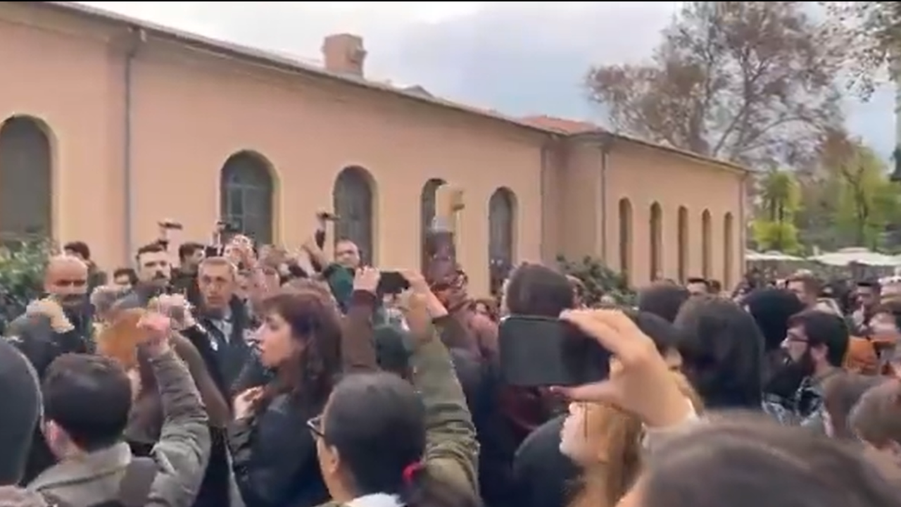 Sapkın gruplar Aile konferansına saldırdı, şeriata dil uzattı