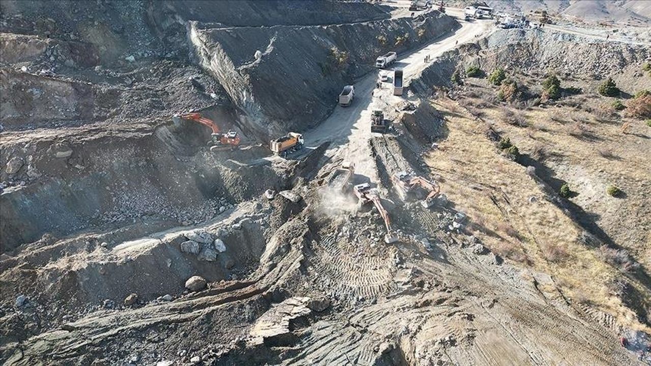 Göçük altında kalan şantiye müdürü 9 gündür aranıyor!