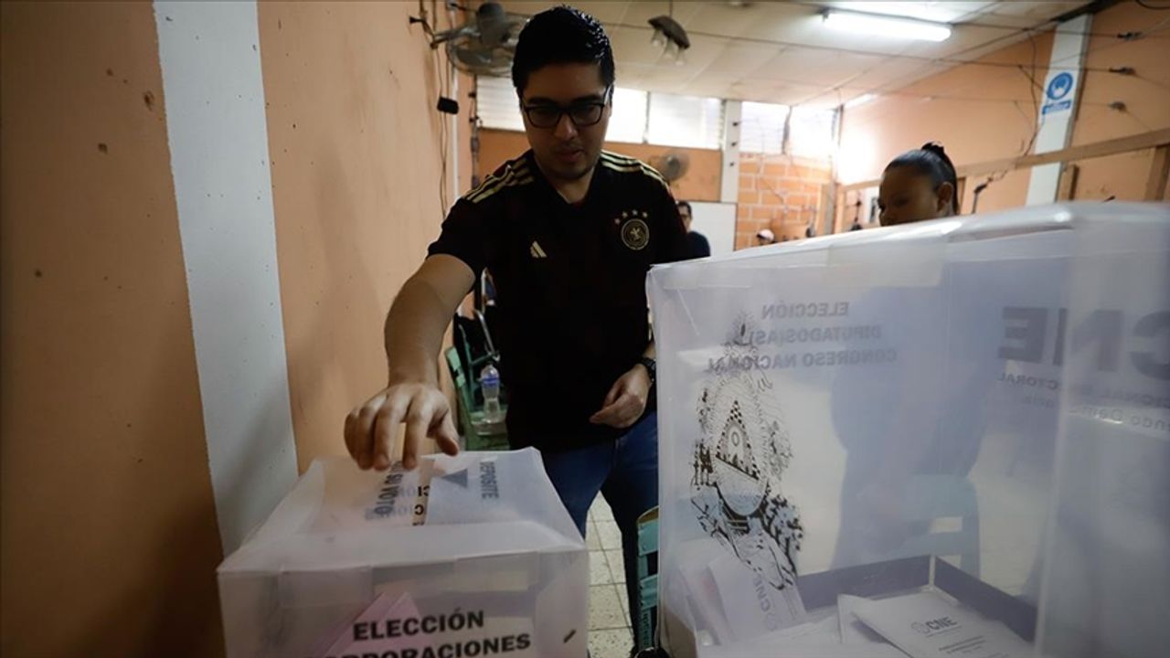 Honduras'ta oy kullanma işlemi başladı
