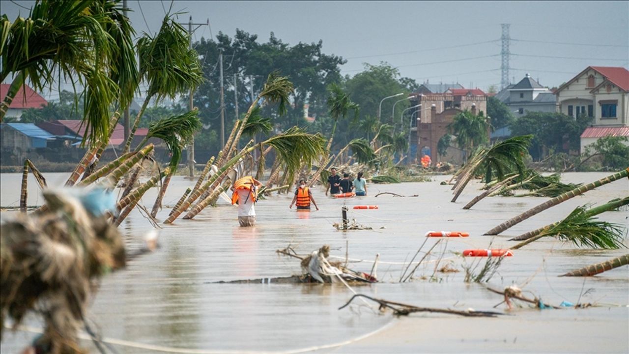 Vietnam'da şiddetli yağışlar! Can kaybı artıyor
