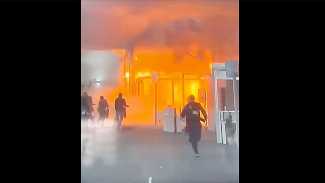 BM İklim Zirvesi’nde yangın: Katılımcılar tahliye edildi