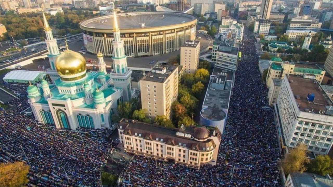 Müslüman nüfusu artıyor: Rusya resmen İslami banka kuruyor!