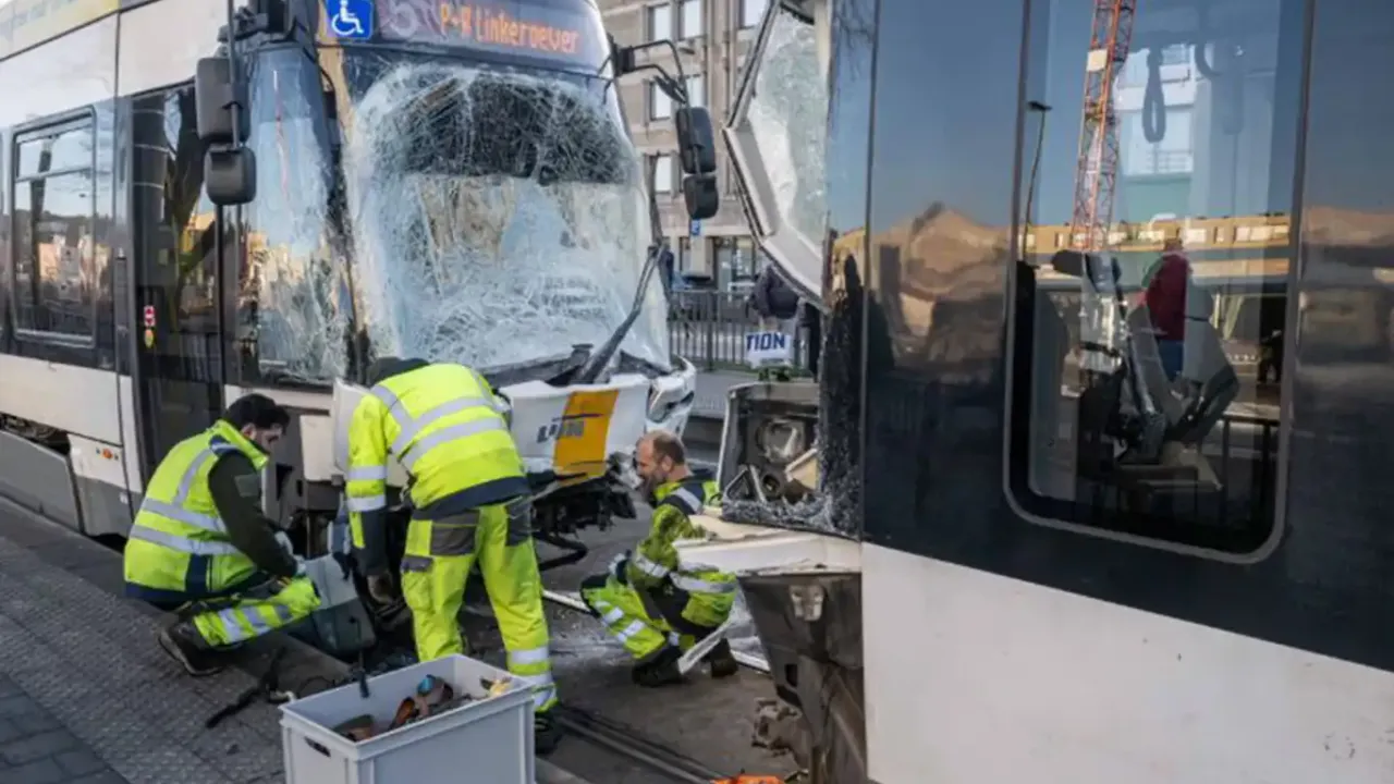 iki tramvay çarpıştı: 9 Yaralı!