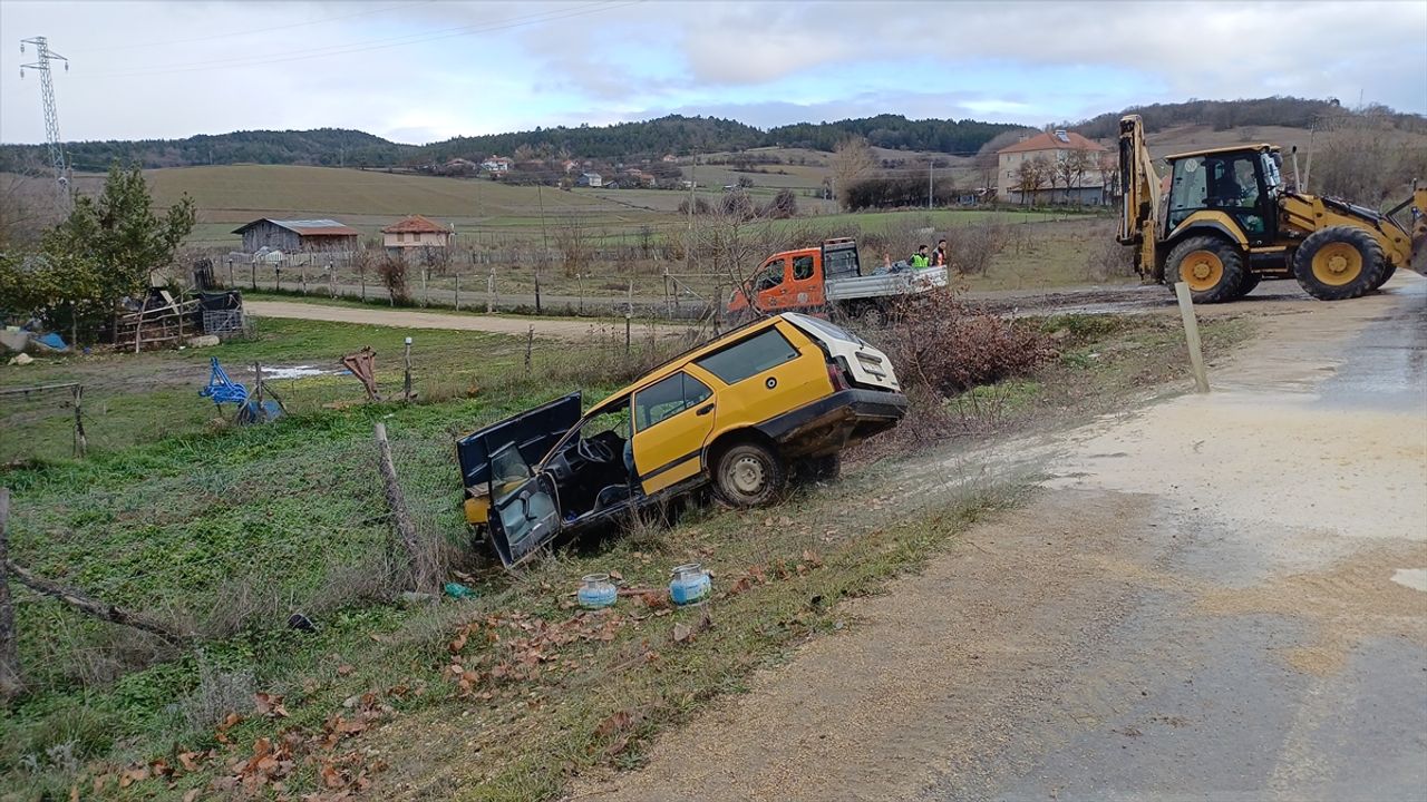 İki araç çarpıştı: 2'si çocuk 6 kişi yaralandı