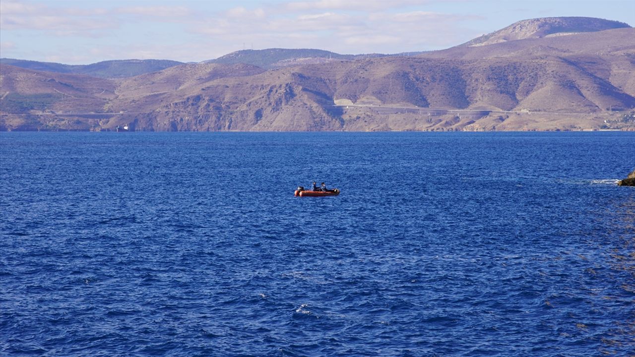 Kayalıklarda mahsur kalan keçi kurtarıldı