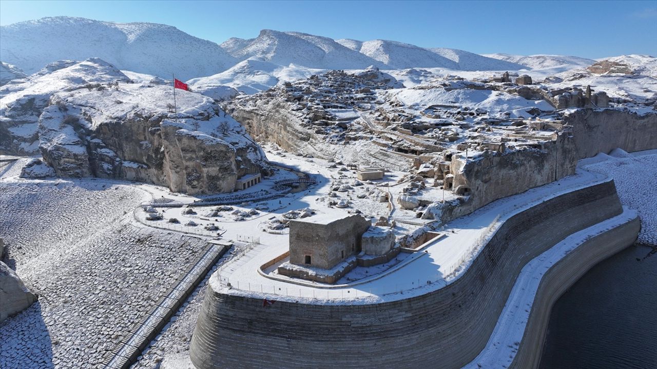 Hasankeyf beyaza büründü