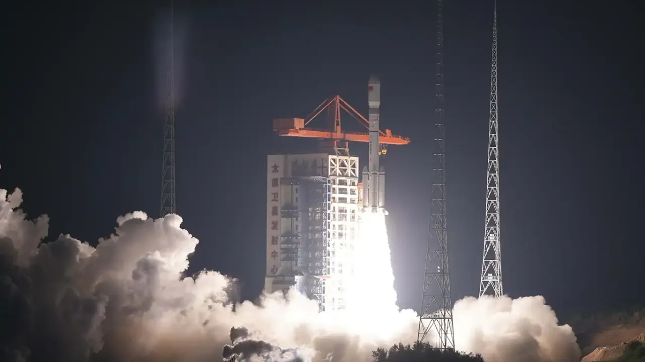 Çin, 17’nci grup uydularını uzaya gönderdi!