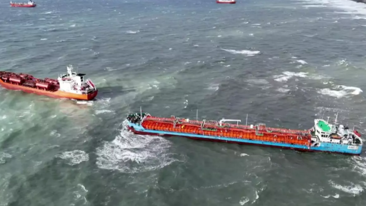 İstanbul'da  iki tankerden acil durum çağrısı!