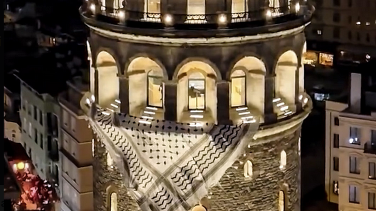 Galata Kulesi’ne Filistin kefiyesi asıldı