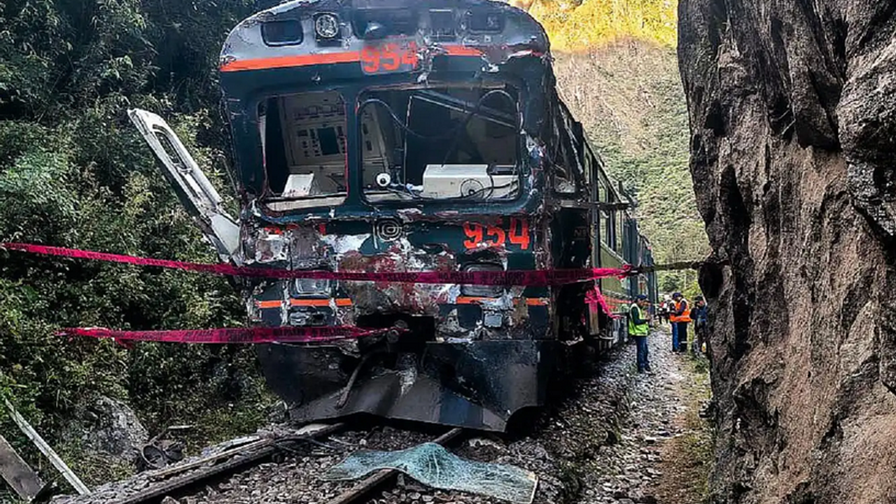 Trenler kafa kafaya çarpıştı: 1 ölü, 40’tan fazla yaralı