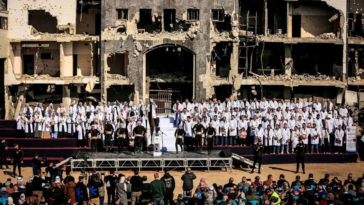 Enkazın gölgesinde direnişin adı: Gazze! 168 doktor uzmanlık sertifikasını aldı