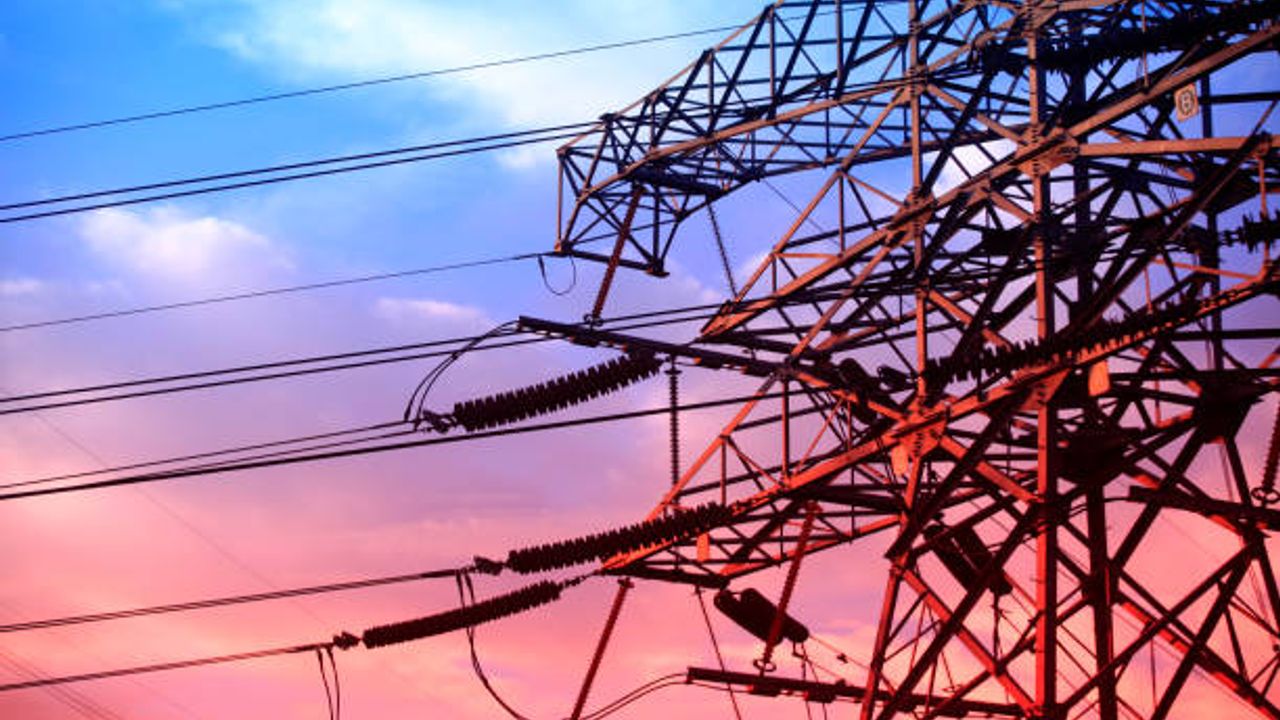 Adana 31 Aralık'ta karanlığa gömülecek! Adananın ilçelerinde onlarca mahallede elektrik kesintisi olacak..