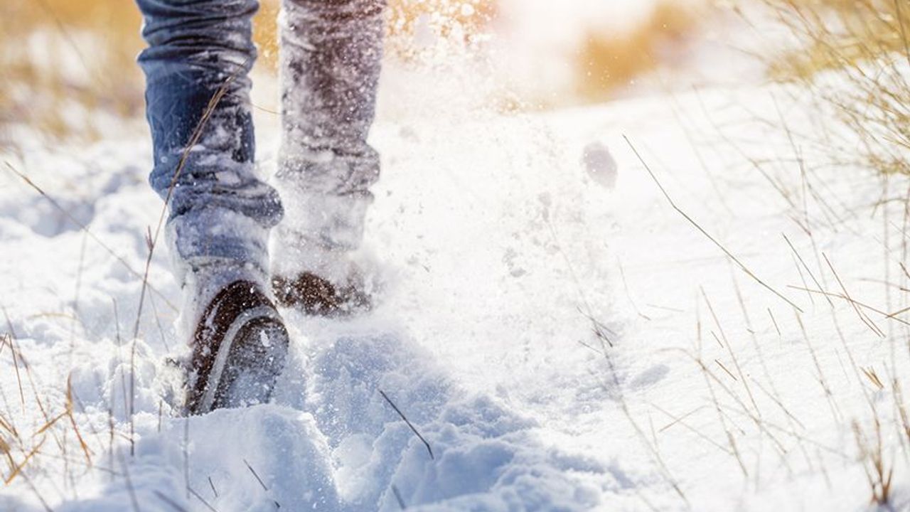 Karlı havada yürüyorsan bunlara dikkat etmelisin!