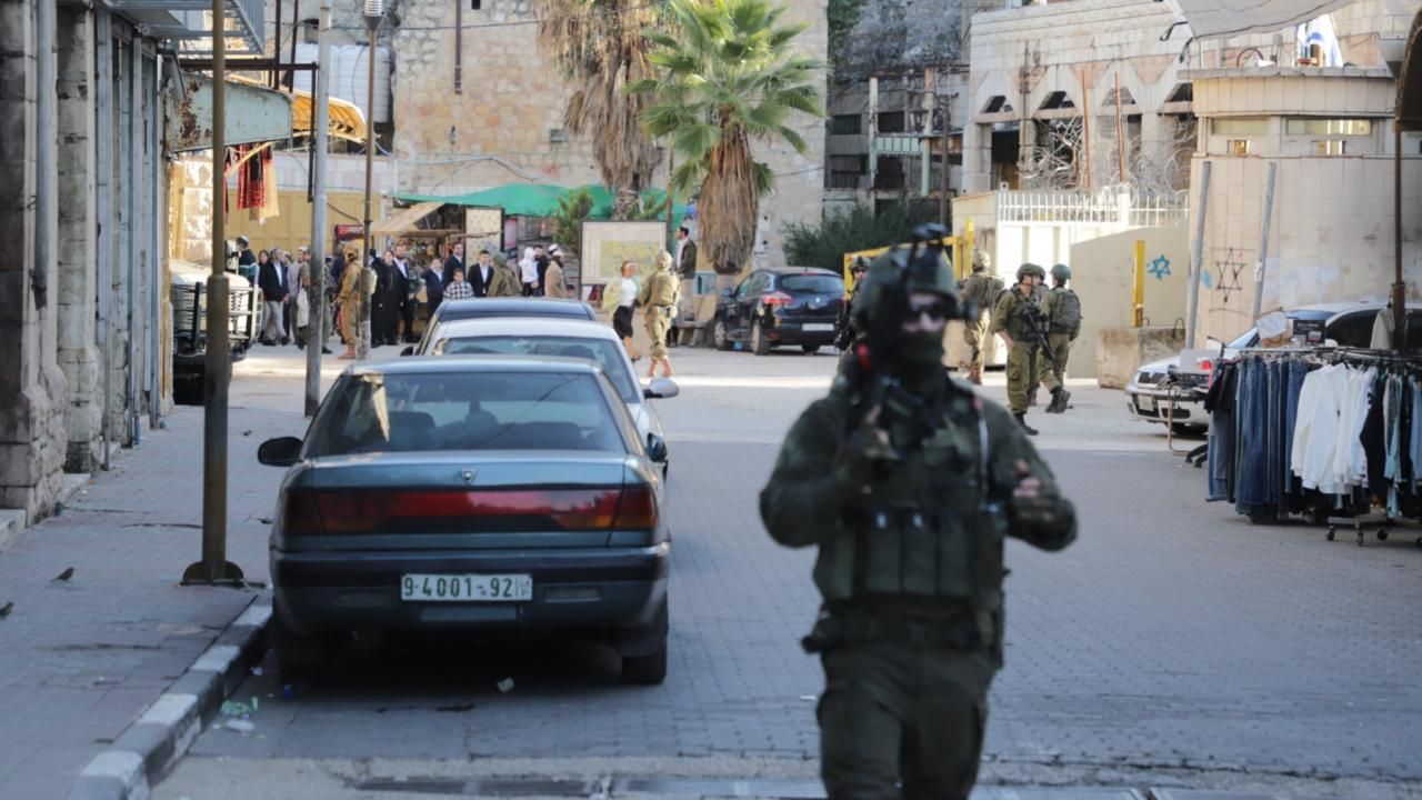 Siyonistlerden evlere gaz bombalı saldırı!
