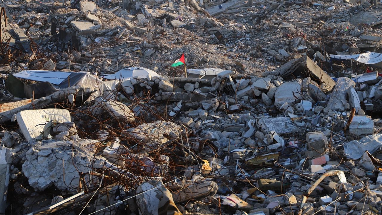 Kış ortasında yıkıntılar arasındaki yaşam unutulmaya yüz mü tutuyor