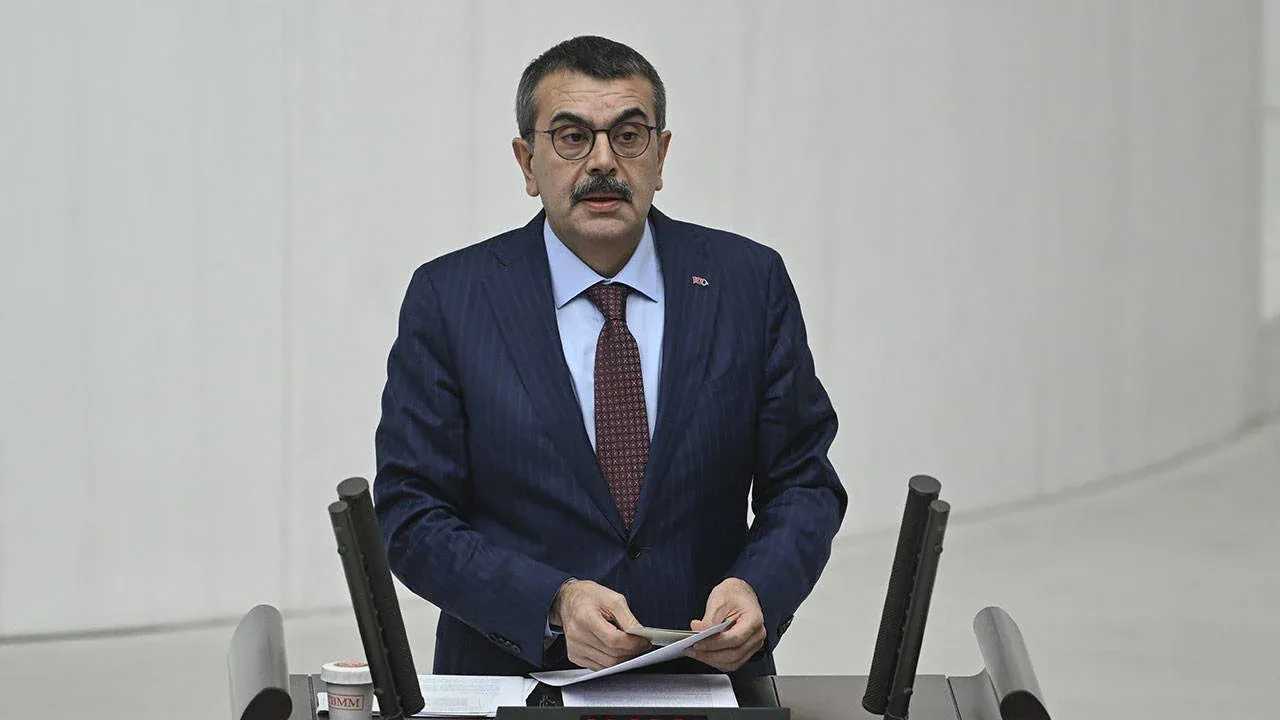 Bakan Tekin tarih verdi ama açıklama gelmedi! Bilgilendirme yapın serzenişi!