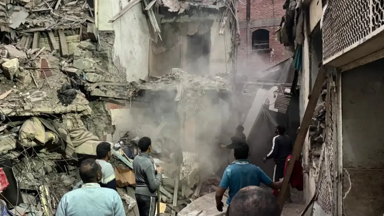 Mısır'da 5 katlı bina çöktü! Çok sayıda ölü var