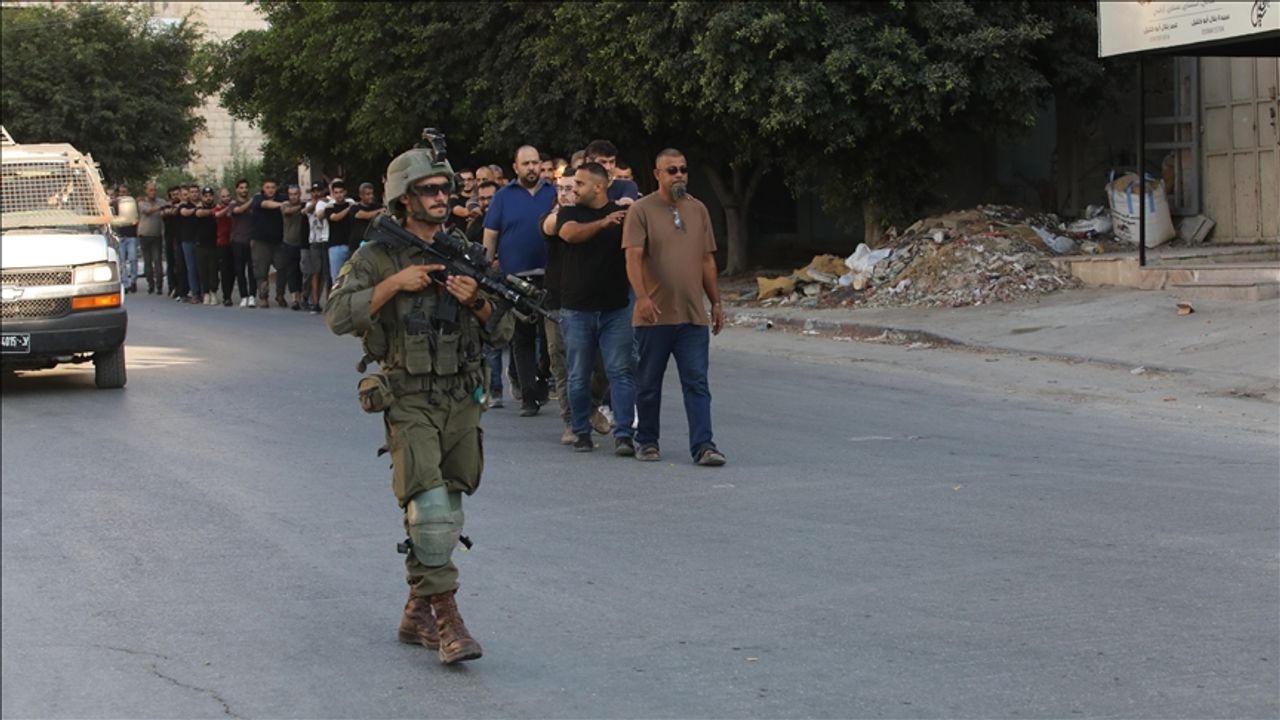 Batı Şeria ve Kudüs'te 21 bin Filistinli gözaltına alındı!
