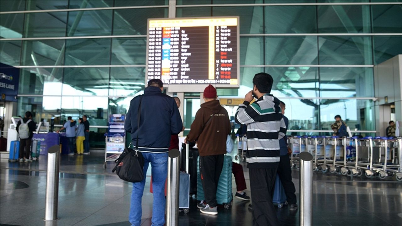 Hindistan'da 128 uçuş iptal edildi!