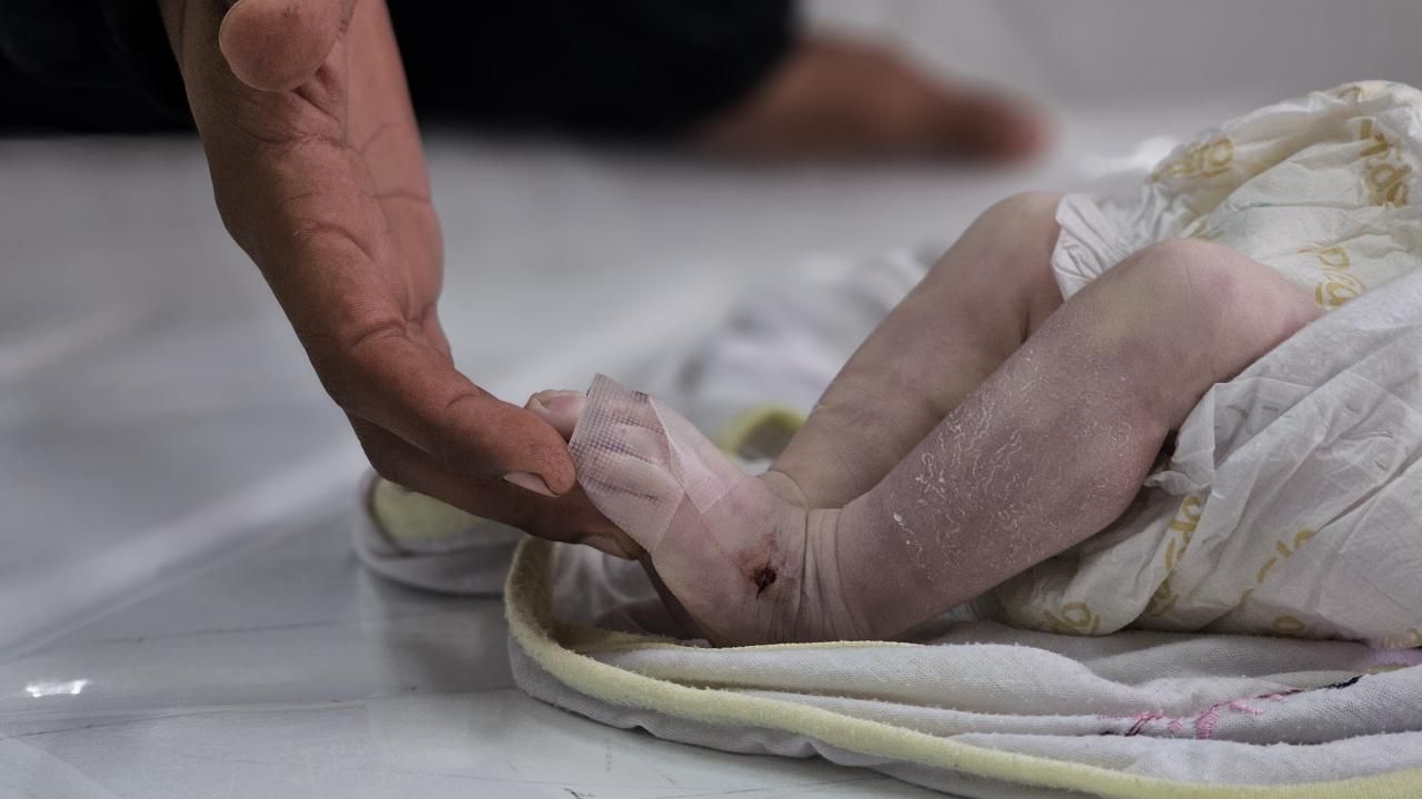 Yardım girişlerinin engellendiği Gazze'de, soğuktan iki aylık bir bebek şehit düştü