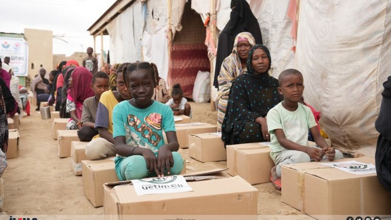 Avrupa Yetim Eli, Sudan'da kamplarda kalanlara gıda desteğinde bulundu!