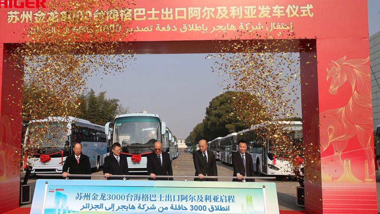 3 bin Çin otobüsü Müslüman ülkeye doğru yola çıktı