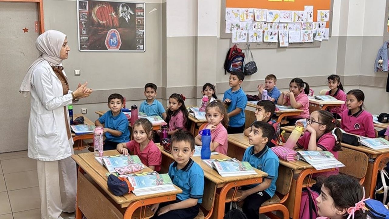 15 tatil ne zaman bitiyor? MEB takvimine göre okulların açılacağı tarih belli oldu