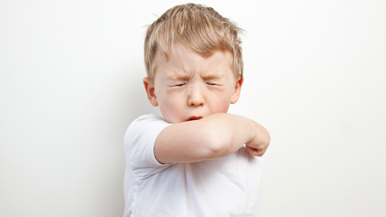 Çocuklarda geçmeyen öksürüğün nedeni tehlikeli bir sebep olabilir!