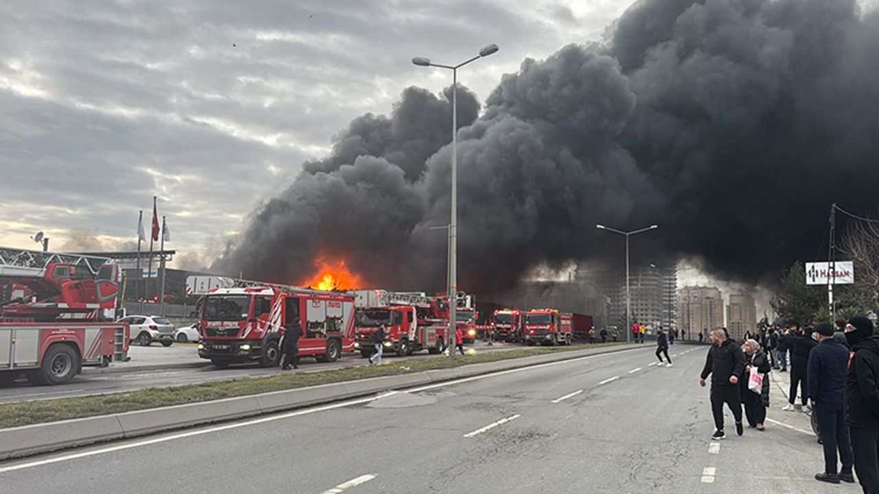 Büyükçekmece'de fabrika yangını!