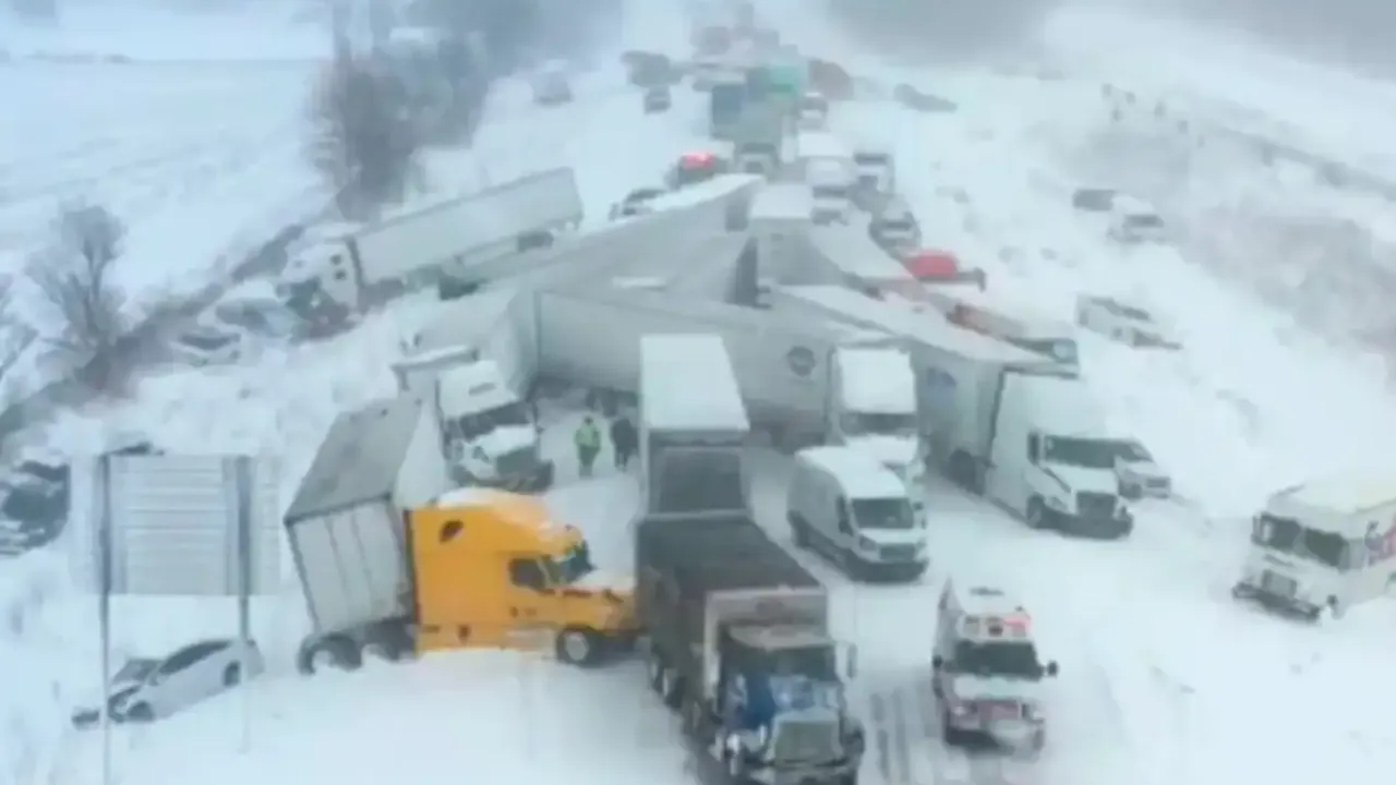 Araba oyunu değil gerçek! 100 araç birbirine girdi: Onlarca yaralı var