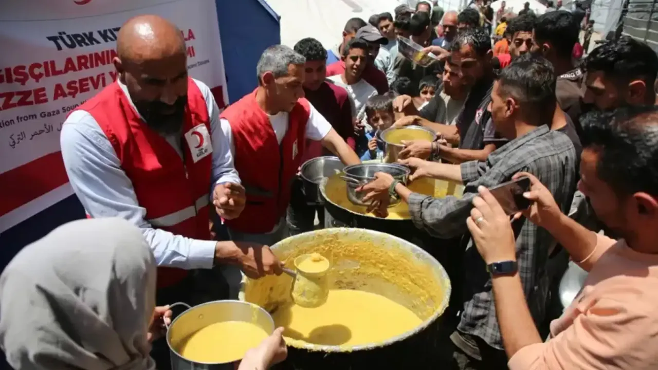 Kızılay, Gazze’de milyonları aşkın sıcak yemek dağıttı!