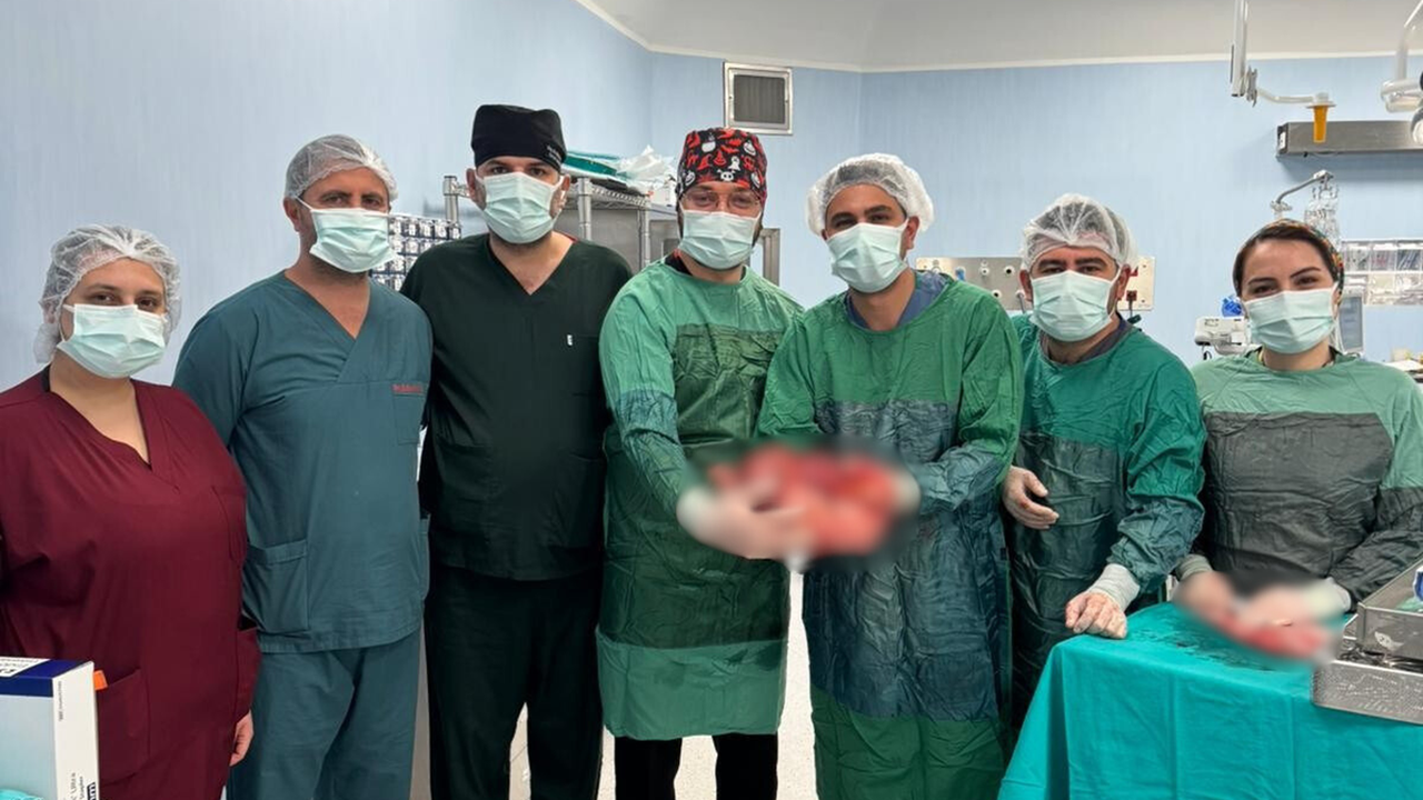 87 yaşındaki hastadan 4,5 kiloluk tümör alındı