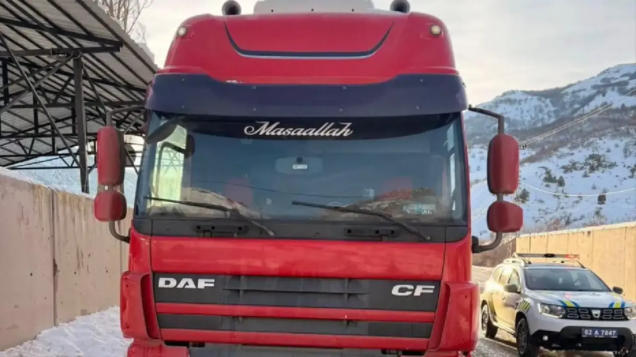 Tunceli-Pülümür kara yolunda kazaya karışan tır sürücüsü yakalandı!