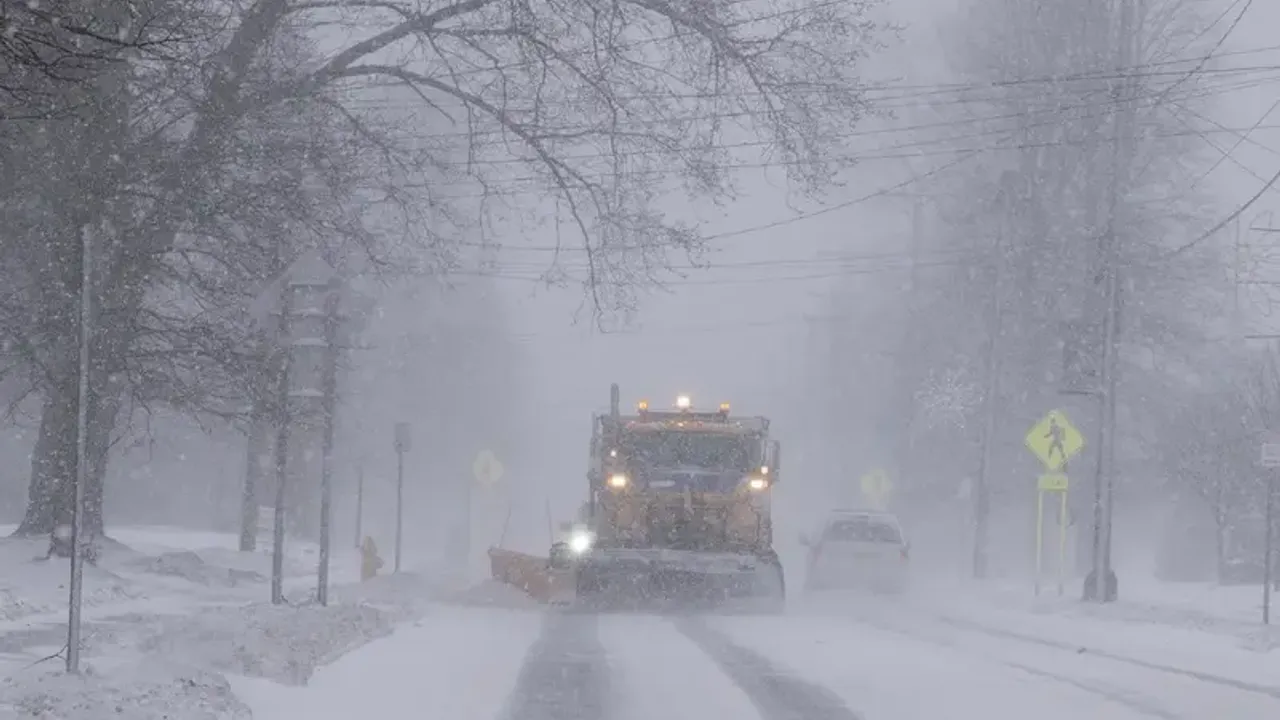 Kar felaketi: OHAL ilan edildi, binlerce uçuş iptal
