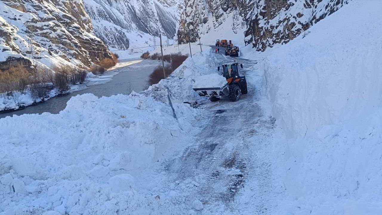 Resmen 5 metreyi aştı: Kar çilesi çığ ile katlandı!