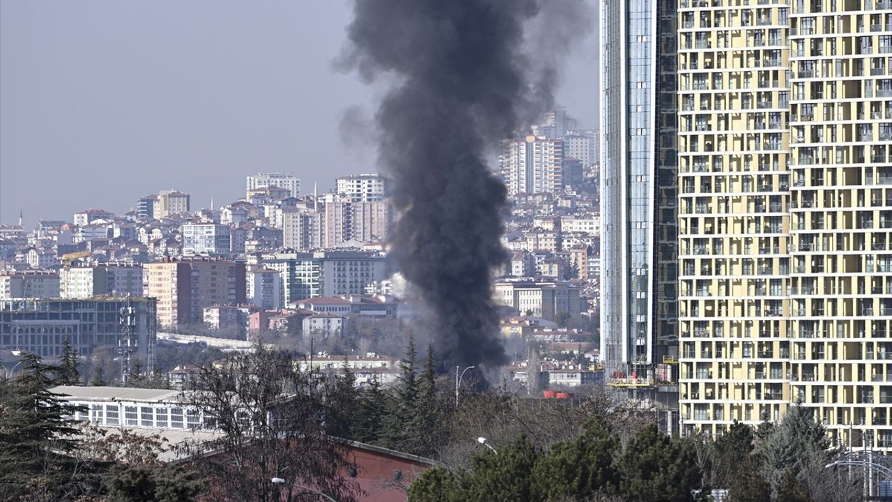 Emniyete ait otoparkta yangın: Tırlara sıçradı!