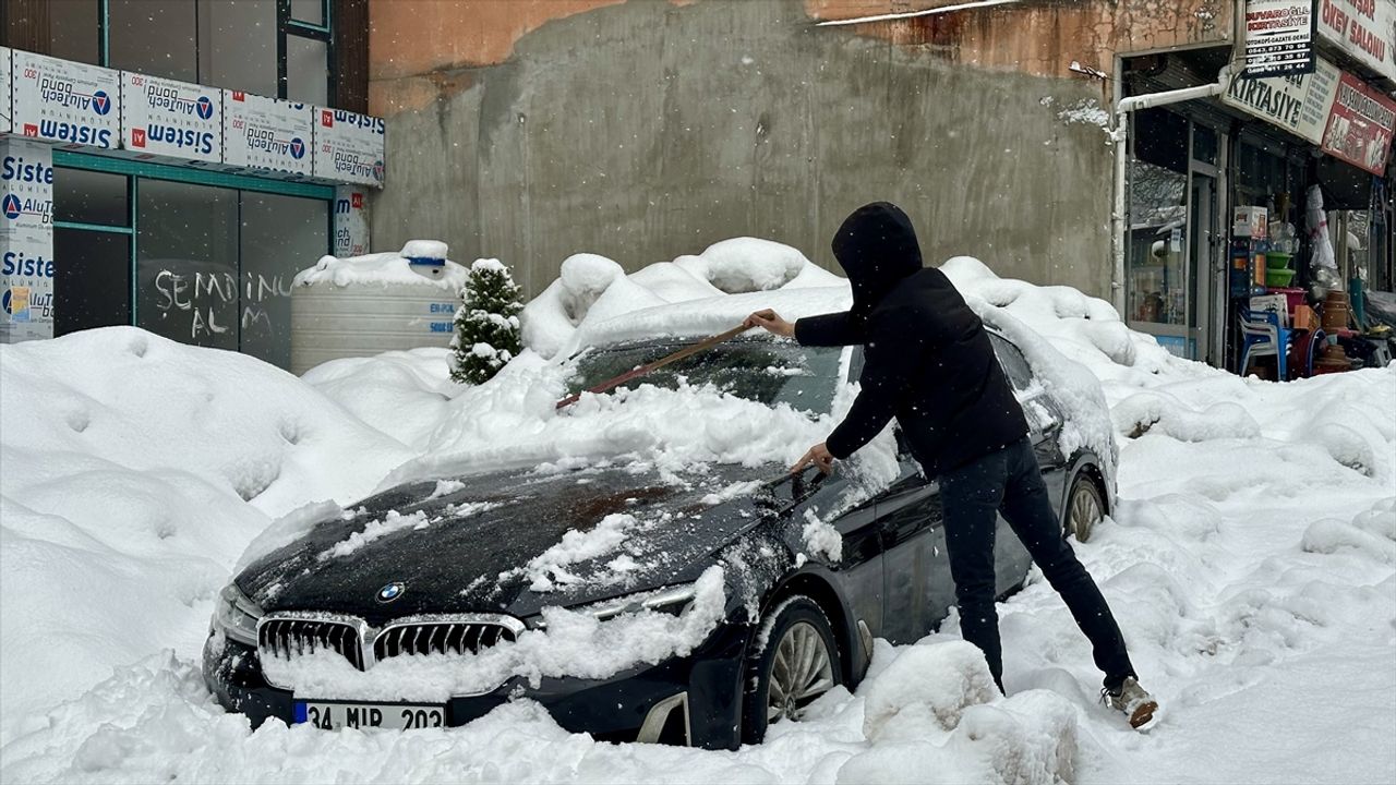 Van, Muş, Hakkari ve Bitlis'te yüzlerce yol kapandı