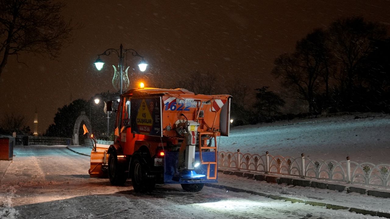 İstanbul'da kar yağışı: Trafik yoğunluğu yüzde 81'e çıktı