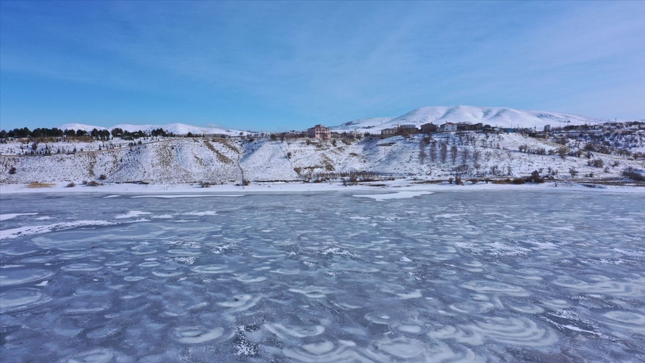 Cip Barajı buzla kaplandı