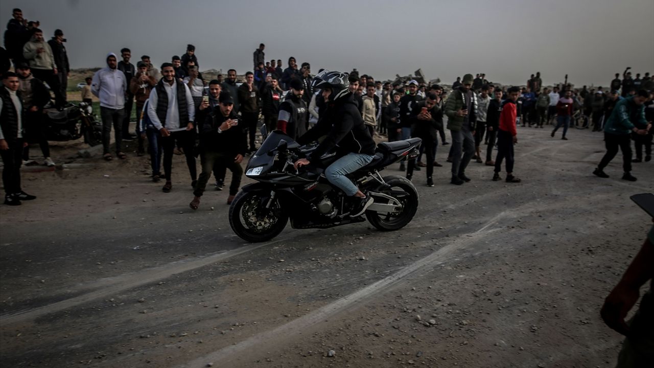 Soykırımın Gölgesinde Gazze'de Araçlarla Drift Sahneleri!