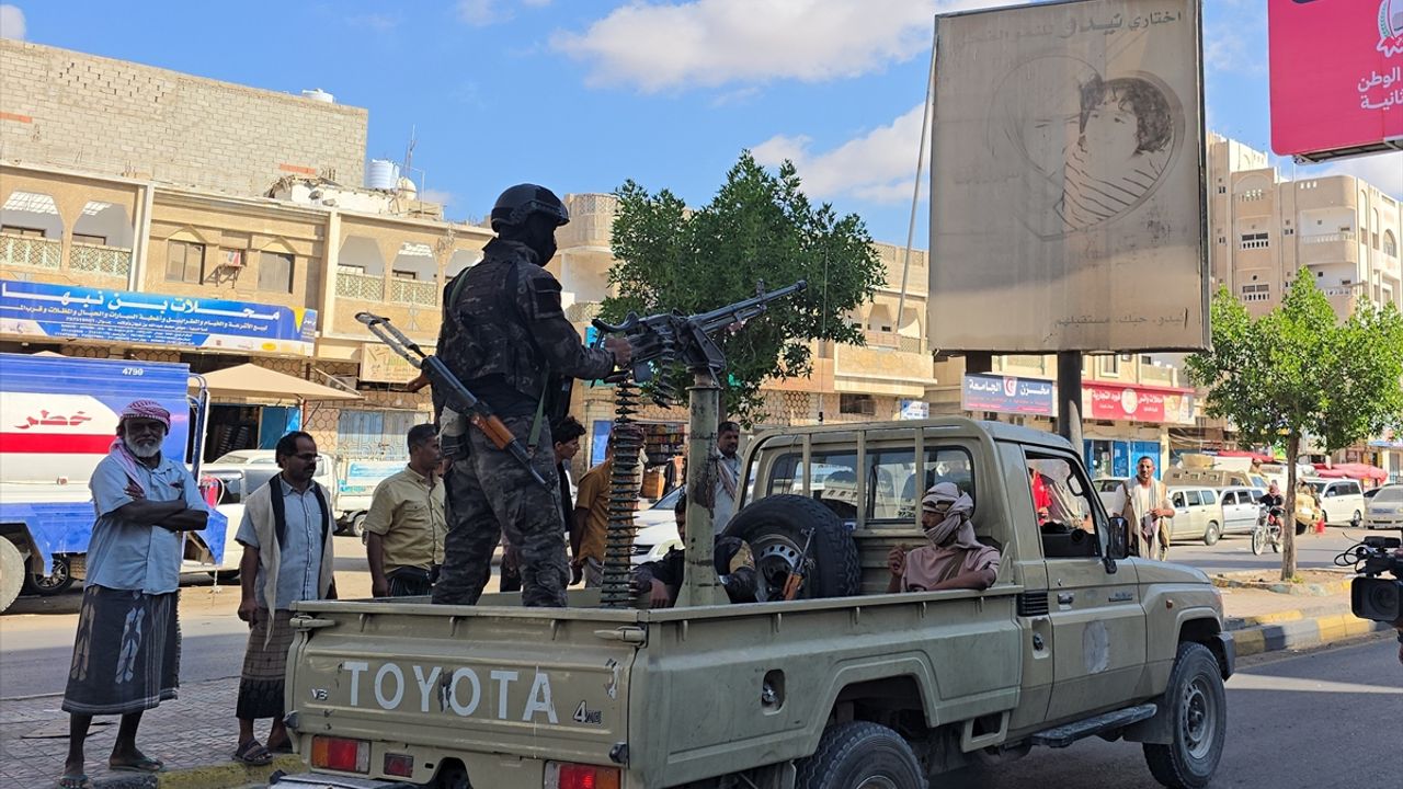 Yemen'de kamuya açık alanlarda silah taşımak yasaklandı