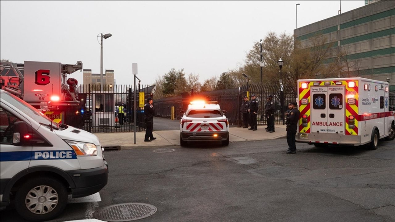 Helikopter, ip cambazları için kurulmuş gergin bir halata çarptı!