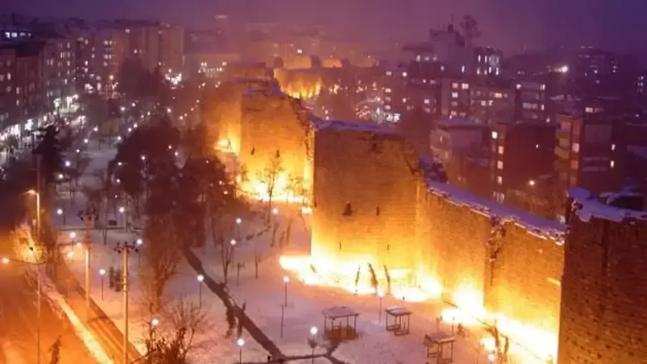 Aman dikkat tarih vererek İstanbul ve Diyarbakır'ı uyardı